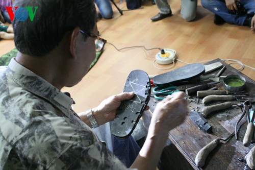 Artisan Pham Quang Xuan, maker of rubber sandals - ảnh 2